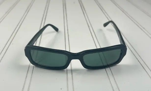 Sergio Tacchini Sunglasses ā Rectangular Black Frame Unisex Retro Style