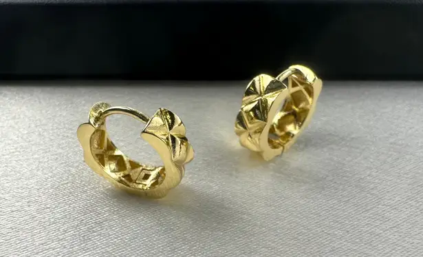 15mm Classic Rhombus Texture Gold Hoop Earrings for Women