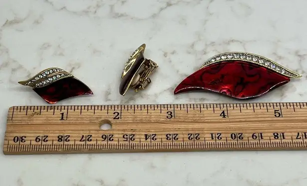 Butler Fifth Avenue Collection clip on earrings and brooch set Red