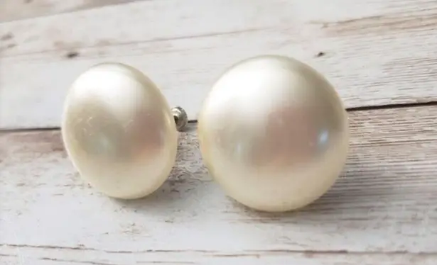 Trifari Vintage Screw On Earrings - Cream Pearlescent Circle