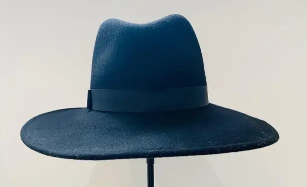 Club Monaco 100% wool hat