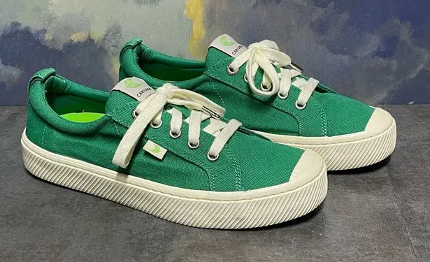Cariuma Green Canvas OCA Low Cut Women's Sneakers Size 8M