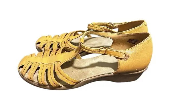 Easy Spirit Women's Ryanne Flat Fisherman Sandal, Brown, 9.5M US