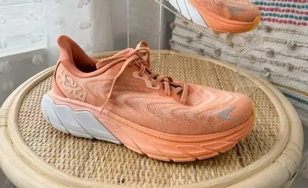 Hoka  One One Arahi 6 Sun Baked Shell Coral Road-Running Sneakers Size 8.5