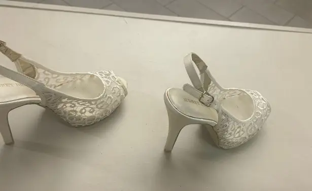 Audrey Brooke Heels Elegant White Peep-Toe Slingback Heels 8 1/2
Great shape