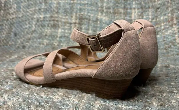 Soft Innis Strappy Wedge Heeled Sandals in Baywater Suede Size undefined