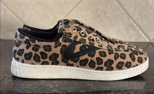 Tretorn Nylite women's
Leopard Print Slip-On Sneakers Leopard W8