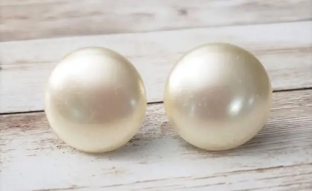 Trifari Vintage Screw On Earrings - Cream Pearlescent Circle