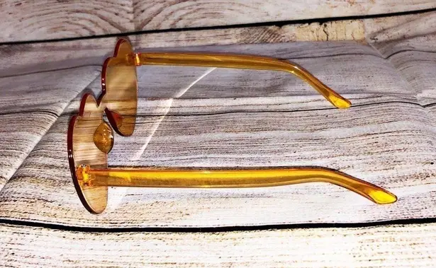 Heart shaped yellow Fashion sunglasses