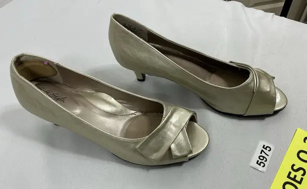 Hush Puppies Womans Soft Style Hush Puppy Moyem Slipon Pumps 10 M Silver Peep Toe Kitten Heel - Image 1