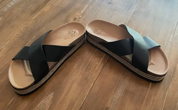 Aquatalia Ariana slip-on platform sandals Sz 10 Spain Brand New