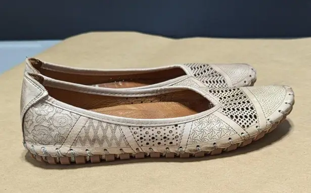 Spring Step Kenyetta Leather Ballet Flats Slip On Shoes Cut Out Perforated Tan