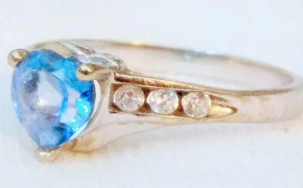 Womens 10K 10KT Solid White Gold Blue Topaz Heart Ring 2.2 Grams Size 6.75