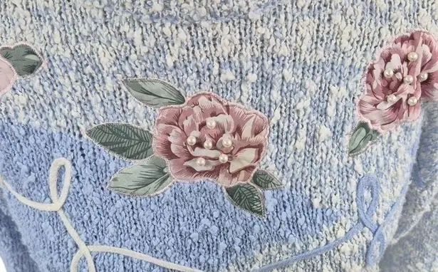 80s Vtg Needles & Yarn Grandma Acrylic Sweater Blue Rose Applique/Pearl 3D M Size M