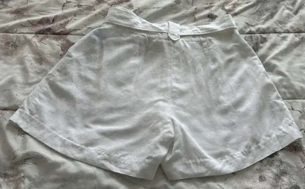 J. McLaughlin NWOT  White Linen Blend Belted High Rise Shorts with Pockets, size 6