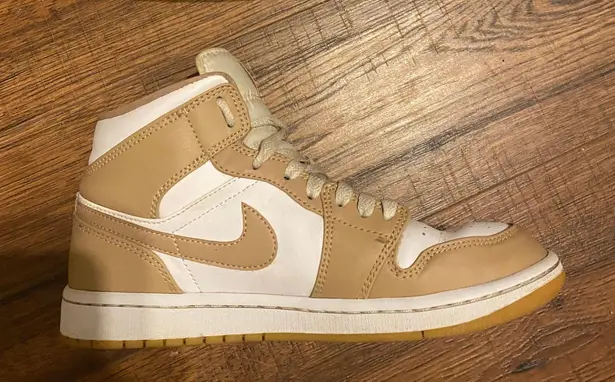 Air Jordans 1 mid “tan gum”