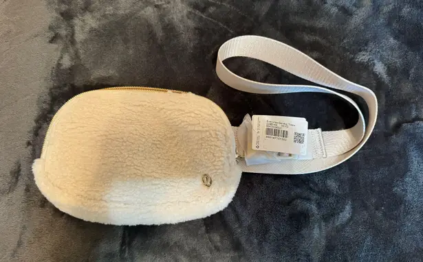 Lululemon Everywhere Fleece Belt Bag