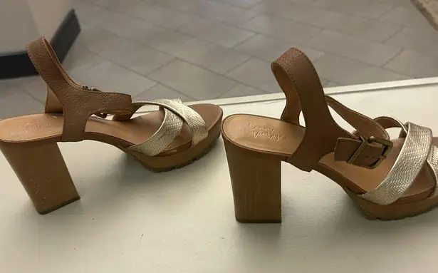 Sandals Chic Tan and Cream Platform Sandals by Crown Vintage 11 M—clean!