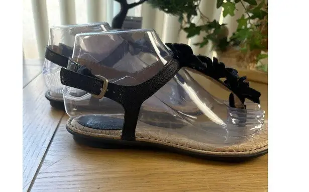 B.O.C. Size 6 Floral Sandals With Buckle Strap Slip On Comfortable Sandals Black