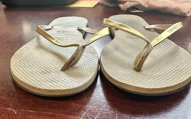 Havaianas Metallic Gold and tan Flip FLops Thongs Flats Size 9/10W