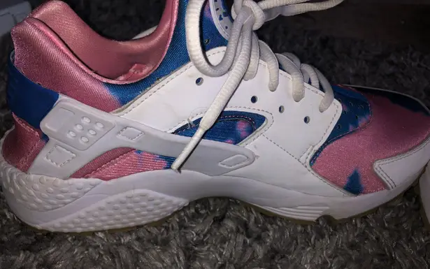 Nike Air Huaraches Tie Die