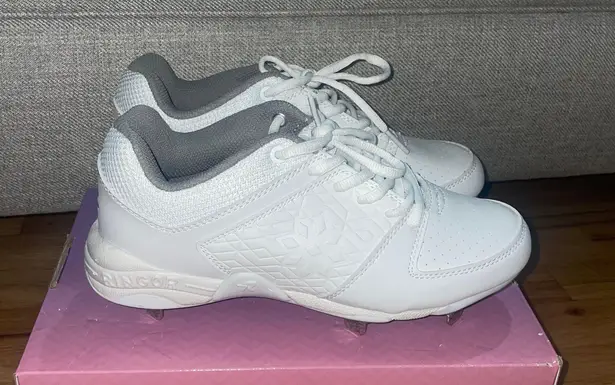 DICK'S Sporting Goods Rip-It Diamond Women’s White Softball Spikes Size 7.5 Brand New