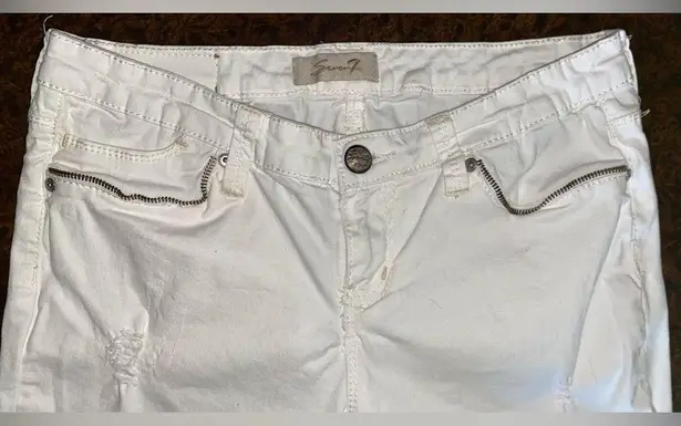 Seven7  Skinny Jeans in White with Zipper Detail on Front Pockets - size 10P