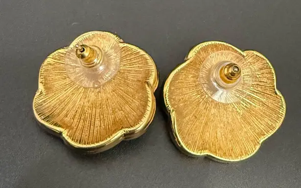 Vintage MONET Navy Blue Black/Beige Enameled Pinwheel Flower Pierced Earrings Black