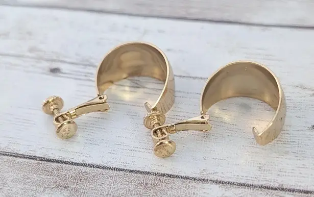 Vintage Napier Clip On Earrings Chunky Retro Gold Tone Hoops 7/8"