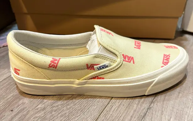 Vans NWT  Slip On