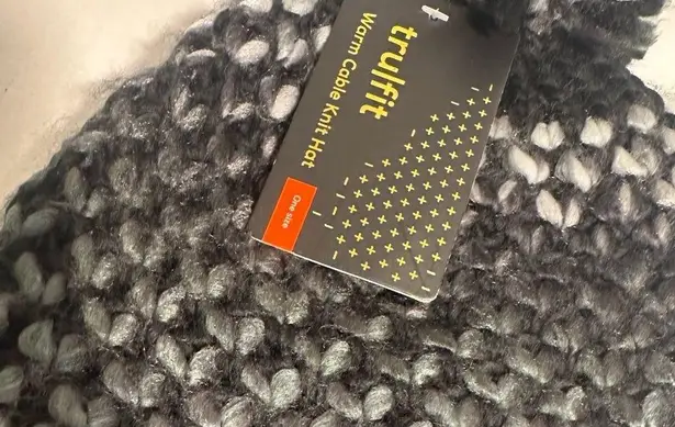 Tru | fit cable knit beanie hat Pom Pom‎ on top Warm