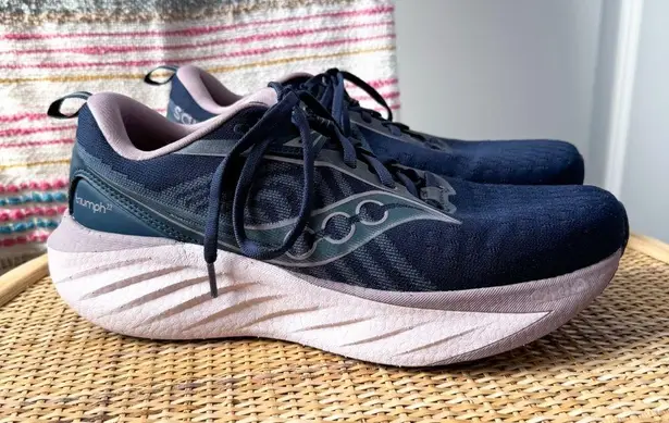 Saucony Triumph 22 Navy Dusk Pink Road Running Sneakers Women’s Size 10.5