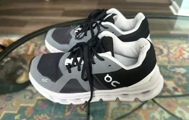 on cloud Running Shoes