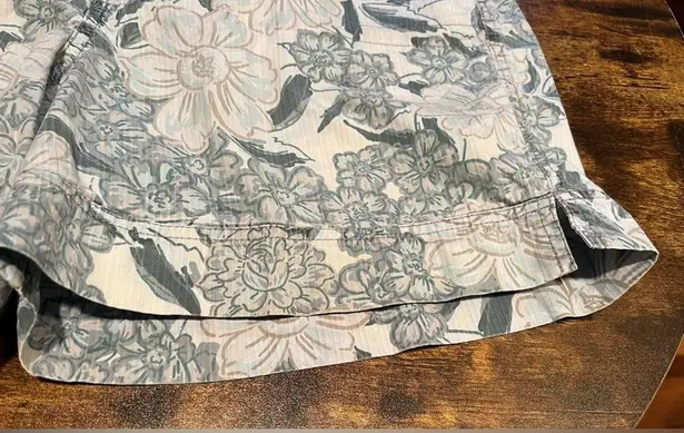 Gloria Vanderbilt | women’s paper bag style shorts. Size: 14