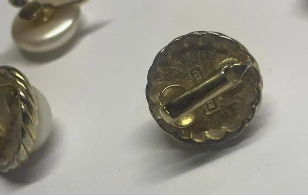 Monet Lot Of 3 Gold Tone Clip On Clip-on Signed Marvella Richelieu