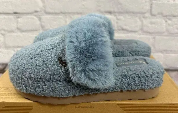 Koolaburra by Ugg  Women’s Peachee Closed Toe Faux Fur Slide Slipper Flat Blue 5