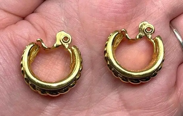 Monet Vintage Signed Navy Blue Enamel Gold Tone Clip On Earrings Classic Chic