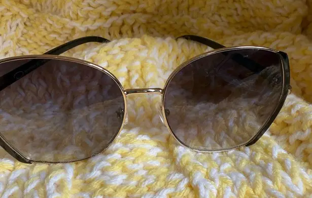 Oscar de la Renta Gold and Black Sunglasses Modern Accessories