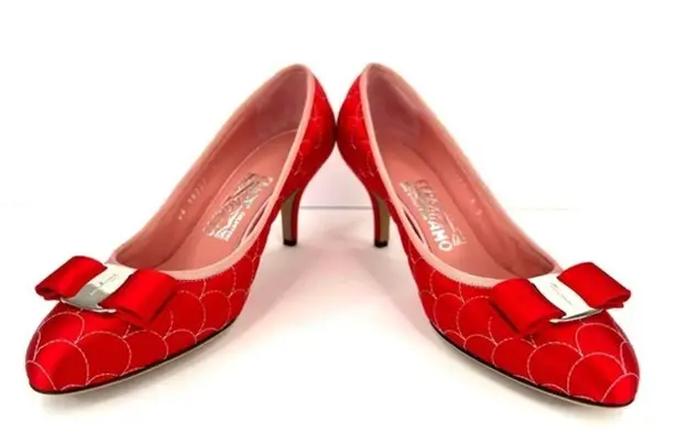 Salvatore Ferragamo Carla Quilted Red Satin Fabric Bow Vara Heel Pumps Size 6