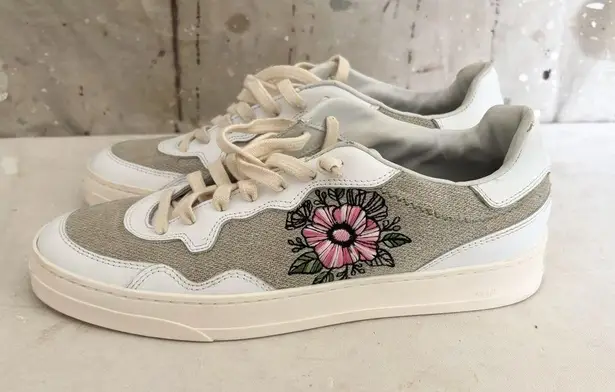 P448 Bali Canvas Embroidered Flower Sneakers