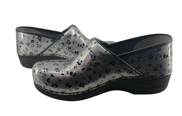 Dansko Women's XP 2.0 Grey Leopard Patent Leather Nursing Clogs
