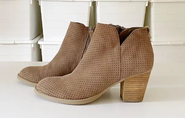 Dolce Vita Janie Perforated Suede Bootie Tan Size 7