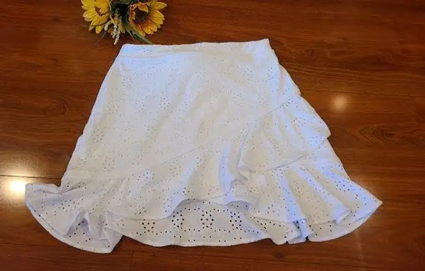 Bar III  White Ruffled Skirt Size Large