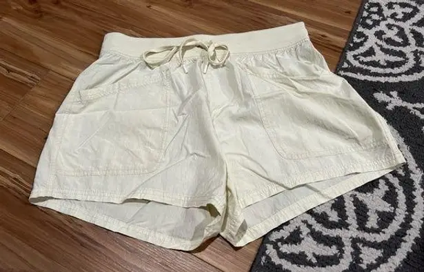 CALIA by Carrie Underwood Cream Cargo Shorts Relaxed Fit Size Large