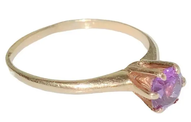 10K YELLOW GOLD Ring Purple Gem Size 5.5 Weighs 1.2 Grams