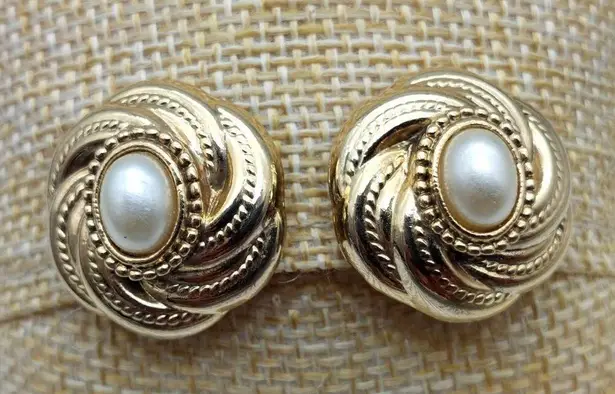 Gold Tone Round Swirl Faux Pearl Textured Clip On Earrings Fancy Wedding Formal