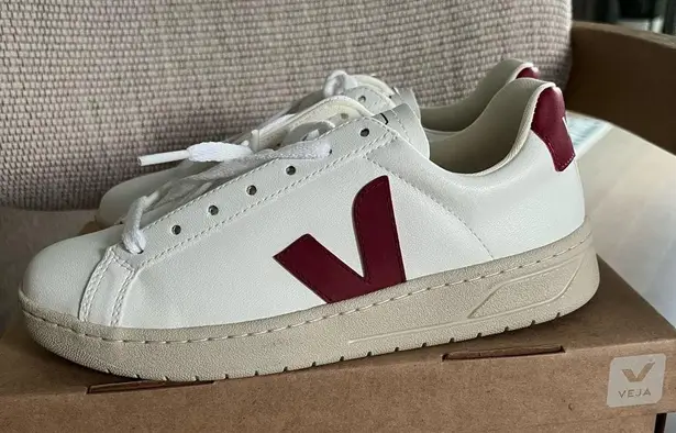 VEJA Madewell + Vegan Leather Urca Sneakers in White Marsala