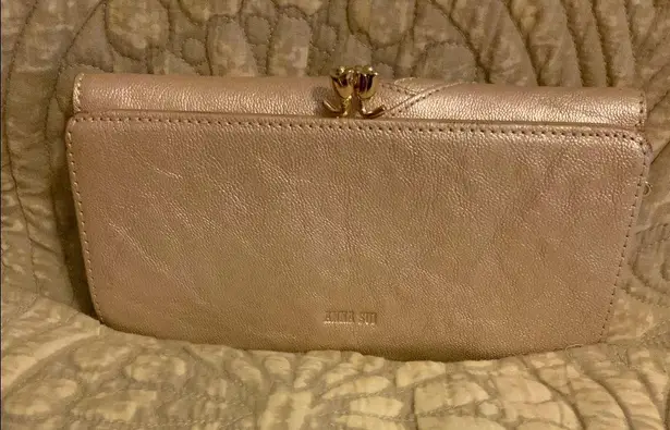 Anna Sui A pinkish beige leather snap wallet๐๐๐