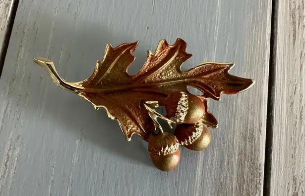 Amazing Vintage Leaf & Acorn Brooch Gold Tone Matte Green Brown & Copper Enamels
