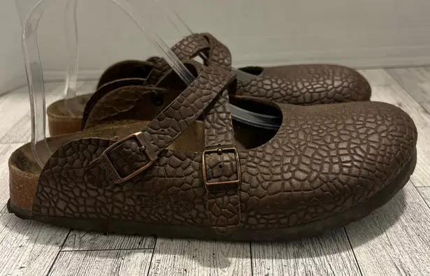 Birkenstock  Birkis 38/8 Dorian Brown  Cross Strap Clog Pebbled Leather - Image 1